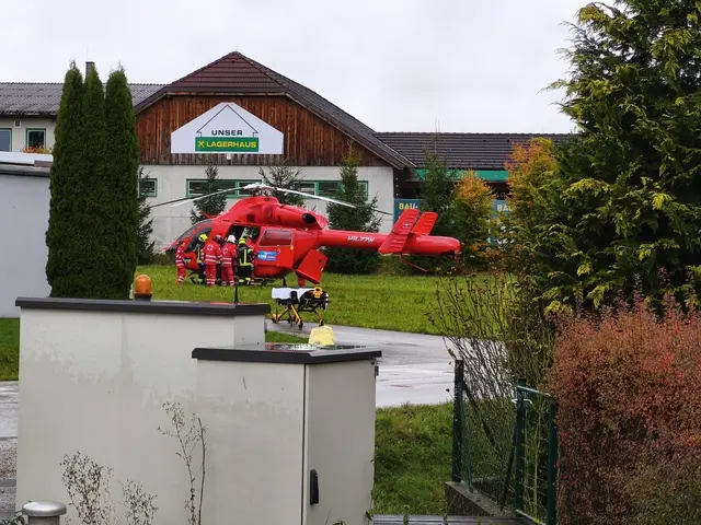 Schwerer Crash zwischen LKW und PKW bei der Avia-Tankstelle in Linden in Steinerkirchen. | Foto: FFW