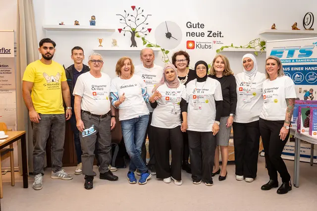 Mit generationenübergreifendem Teamwork wurde der Pensionistenklub in der Grünentorgasse auf Fordermann gebracht. | Foto: Rudi Fröse/Pensionist*innenklubs