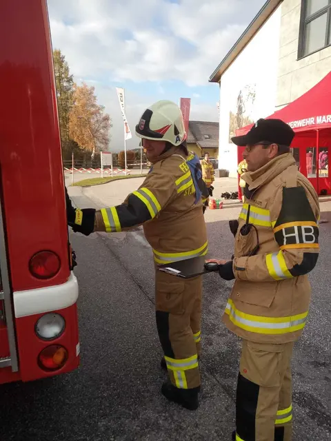 Mehrere Feuerwehren aus dem Lungau stellten sich am 25. Oktober 2025 in Mariapfarr-Bruckdorf der Branddienstleistungsprüfung in der Stufe Bronze. | Foto: BI Anton Doppler ASBÖ2 bzw. FF St. Margarethen