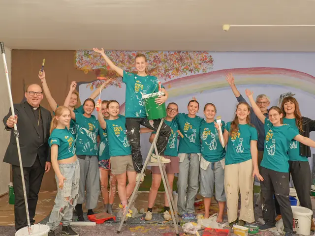  Im Wohnheim Hötting bekamen die Jugendlichen während der 72 Stunden Besuch von Bischof Hermann Glettler. | Foto: Stanic/dibk.at