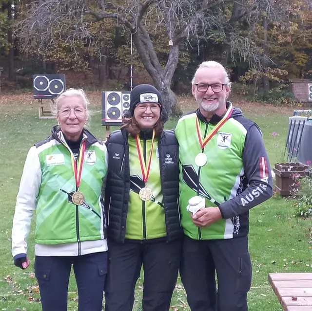Rosi Leitner und Manuela Berger konnten jeweils eine Goldmedaille erringen, während Gernot Leitner den zweiten Platz belegte. | Foto: BSV Zurndorf
