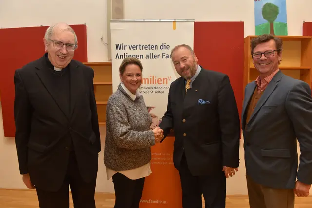 v.li.n.re.: Geistlicher Assistent Josef Spendelböck, Landesrätin Susanne Rosenkranz, Vorsitzender Peter Pitzinger, Familienverbands-Vorsitzender Stefan Pruckner | Foto: Wolfgang Zarl