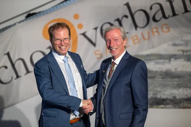 Neuer Chorverband Präsident: Wolfgang Mayer und alter Chorverband Präsident Dieter Schaffer. | Foto: Chorverband Salzburg