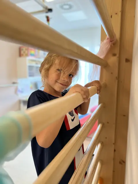 Der neunjährige Nicolai verbringt einmal im Jahr vier Wochen in der Kinder- und Jugendreha in Rohrbach-Berg. | Foto: kokon