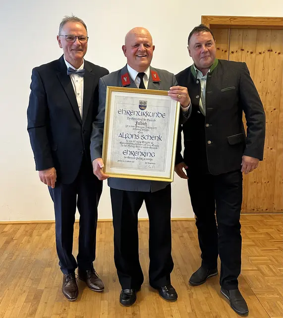 Von links: Johannes Plattner, Alfons Schenk und Josef Salzinger. | Foto: Gemeinde Julbach