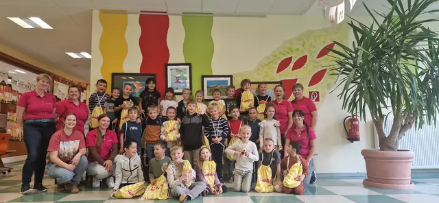 Die Bäuerinnen besuchten die Volksschülerinnen und Volksschüler in Gaming. | Foto: Simone Fallmann/Volksschule Gaming