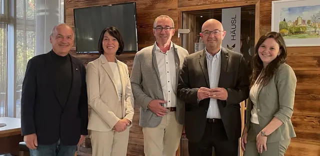 Von links: Thomas Fröhlich, Ingrid und Franz Schinnerl, Gerold Royda, Daniela Koller. | Foto: Kurhotel Bad Zell GmbH