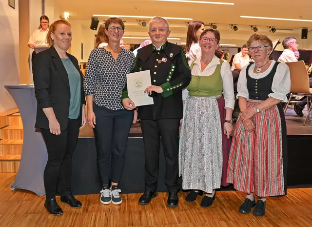 Im Zuge des Konzerts gab es auch Ehrungen. | Foto: Hörmandinger