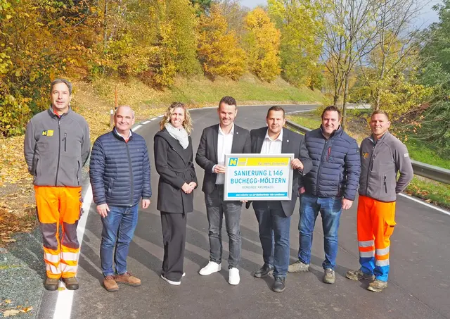 v.l.n.r.: Ernst Simon (Straßenmeisterei Aspang), Ing. Manfred Haider (NÖ Straßenbauabteilung Wr. Neustadt), Julia Krenn (Leiter-Stv. der NÖ Straßenbauabteilung Wr. Neustadt), Christian Stacherl (Bgm. von Krumbach, ÖVP), Peter Schmiedlechner (FPÖ), Johannes Ponweiser (Leiter-Stv. der Straßenmeisterei Aspang), Norbert Weber (Straßenmeisterei Aspang). | Foto: NÖ STD