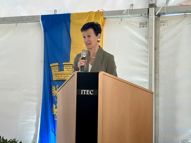 Die Rohrauer Volksschuldirektorin Gertrude Kopp: "Wir fühlen uns in der neuen Schule sehr wohl." | Foto: MeinBezirk/Birgit Bachhofner