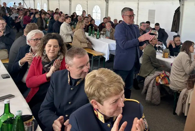 Dafür gab es viel Applaus von den Festgästen.  | Foto: MeinBezirk/Birgit Bachhofner