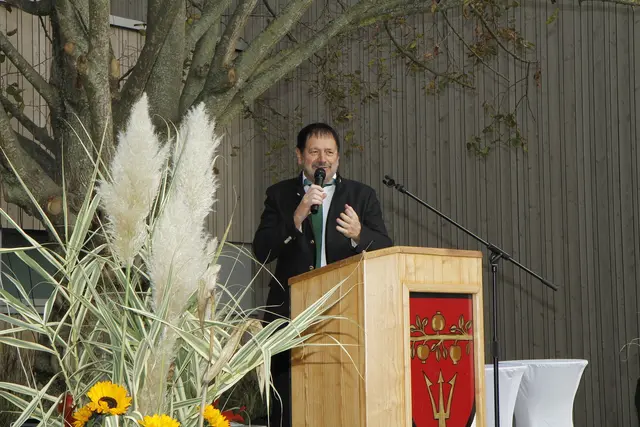 Bürgermeister Erich Prem bei der Eröffnung.  | Foto: medienproduktion.at