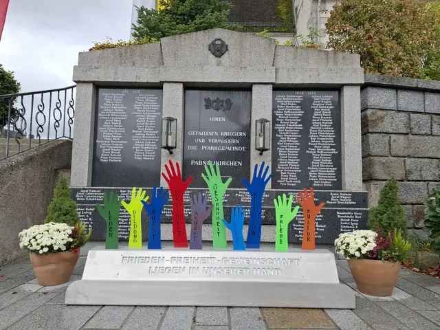 Das Kriegerdenkmal Pabneukirchen wurde zum Friedensdenkmal erweitert. 