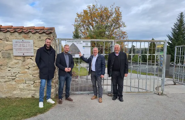 Andreas Zwatz, Projektmanagement Digitalisierung &amp; IT; Philipp Subosits, Stadtrat und Friedhofsreferent; Bürgermeister Martin Kulmer; Rudolf Meierhofer, Leitung Stadtgärtnerei | Foto: Stadt St. Veit
