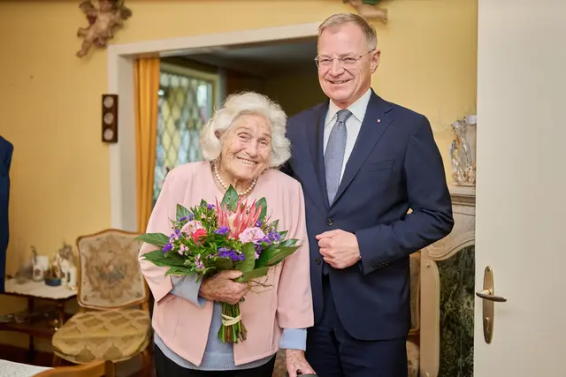 Heute, am 28. Oktober feiert Friederika Hubauer-Furthmayr – die älteste Oberösterreicherin – ihren 107. Geburtstag. Landeshauptmann Thomas Stelzer gratulierte der Jubilarin persönlich. | Foto: Land OÖ/Mayr
