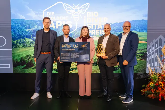 Bei der Verleihung des Kärntner Biodiversitätspreises (von links): Christoph Kögler, Gerd Streicher, Isabel Sonnleithner, Klaus Surtmann, Hans Schönegger (Vorstand Privatstiftung KSPK) | Foto: Fundermax