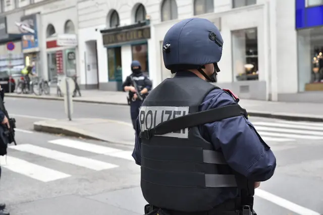 Ob der Täter alleine handelte, wie er in die Wiener Innenstadt gelangte und auf welche Weise er seine Pläne vor dem Verfassungsschutz verbergen konnte, war in den vergangenen Jahren Gegenstand in politischer und justizieller Aufarbeitung. | Foto: Markus Spitzauer