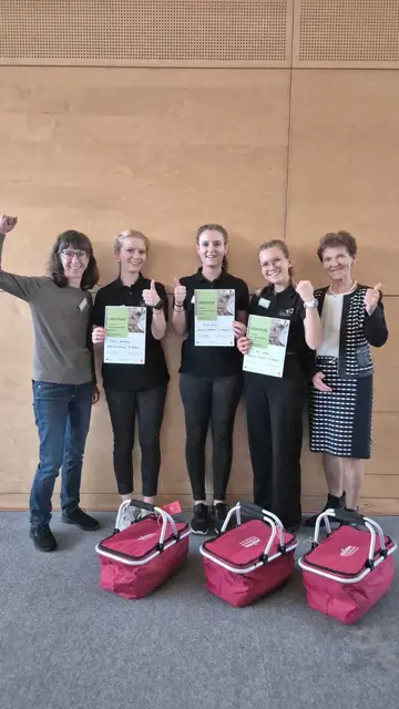 Die drei Schülerinnen konnten die Jury überzeugen und wurden mit dem zweiten Platz belohnt. | Foto: FS Bergheim
