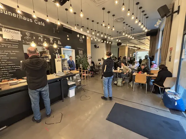 Im Neunerhaus bekommen obdach- und wohnungslose Menschen eine kostenlose Mahlzeit und auch bei Menschen mit Zuhause ist Küche und Kaffee beliebt. Doch auch dem sozialen Café setzt die Wirtschaftskrise zu. | Foto: Nathanael Peterlini/MeinBezirk