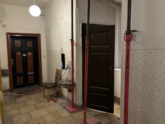 Das Zinshaus in der Löwengasse 40 wird bei einem Schätzwert von 2,6 Millionen Euro zwangsversteigert.  | Foto: Luca Arztmann/MeinBezirk