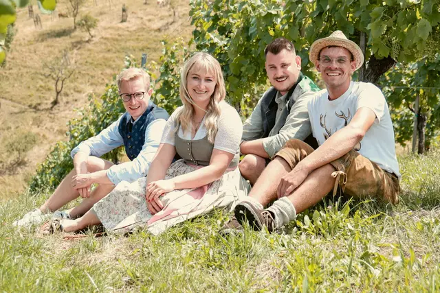 Ob wer das Herz von Lisa erobern kann? Im Bild mit Paul, Moritz und Daniel  | Foto: ATV/Nina Marchel