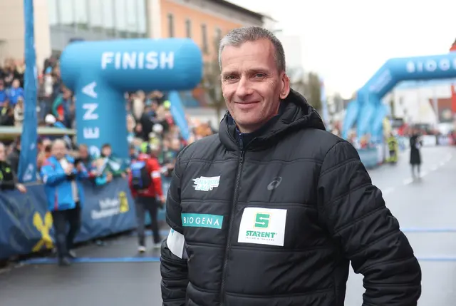 Der deutsche Ex-Spitzenläufer Carsten Eich, einst deutscher Rekordhalter im Halbmarathon (60:34 min), ist seit 2021 Organisationschef des traditionsreichen Peuerbacher Silvesterlaufs. | Foto: Foto Maringer/Silvesterlauf Peuerbach