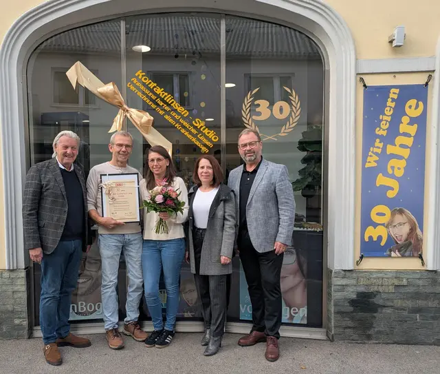 Wirtschaftskammer Bezirksstellenobmann Alfred Babinsky, Emmerich und Elisabeth Lang, Frau in der Wirtschaft-Bezirksvorsitzende Bettina Heinzl, Reinhard Indraczek beim Jubiläum | Foto: Julius Gelles
