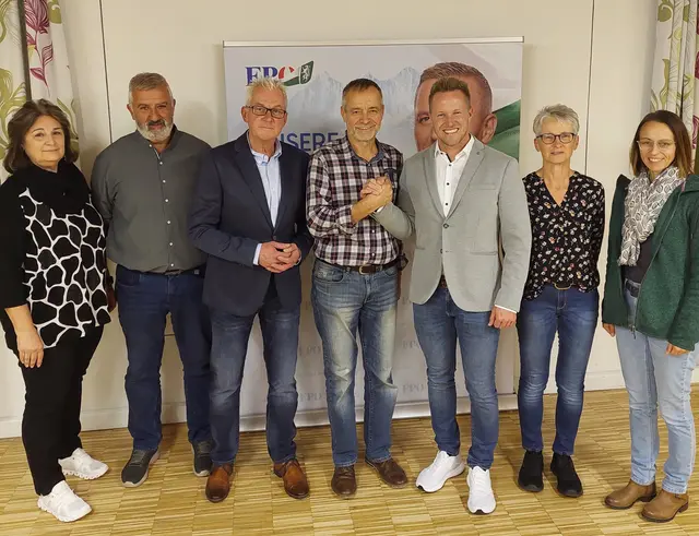 Andrea Prommer, Garbis Manokyan, Bernhard Nentwig, David Durlacher, LAbg. Patrick Derler, Martha Durlacher und Renate Nentwig (v. l.)  | Foto: FPÖ