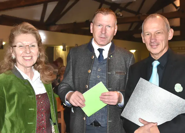 Landesleiterin Ruth Hintermayer-Mörtl mit Bürgermeisster Stefan Lang und Obmann Peter Steurer