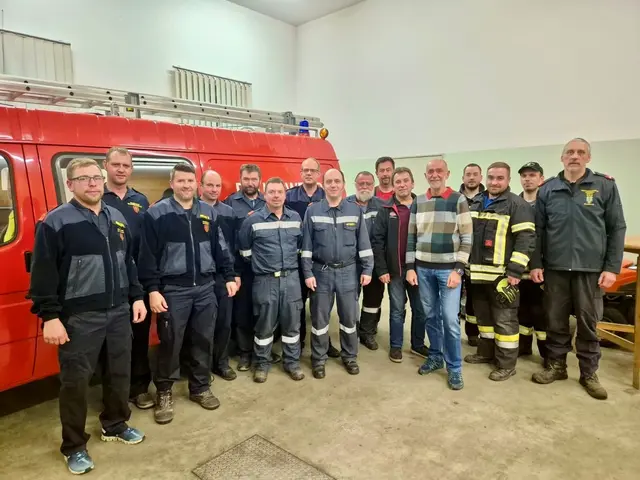 Die Einsatzkräfte trainieren für den Ernstfall und erhielten Besuch von Bürgermeister Josef Schaden. | Foto: Marktgemeinde Schweiggers