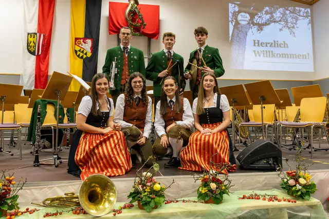 Die Musikerinnen und Musiker zeigen sich für das bevorstehende Herbstkonzert in Schleißheim bereit. | Foto: MV Schleißheim