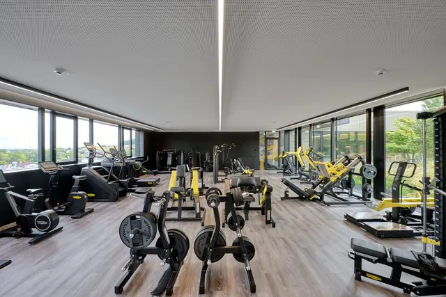 Das Fitnessstudio bietet körperlichen Ausgleich. | Foto: raumpixel/Fill