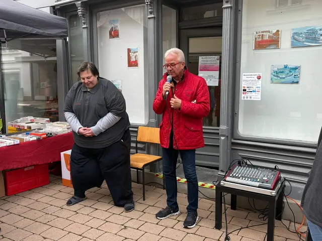 Obmann Karl Sauer und Bürgermeister Gerhard Weil (SPÖ) bei der feierlichen Eröffnung. | Foto: Harald Stuiber