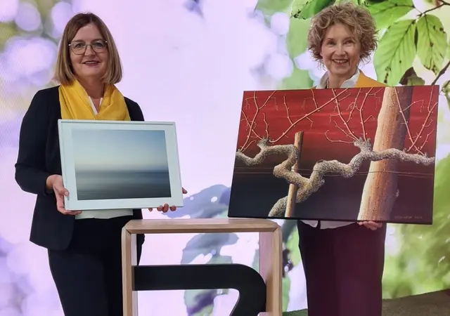 Auch Kunstwerke komen unter den Hammer. | Foto: Club Soroptimist Ried Innviertel