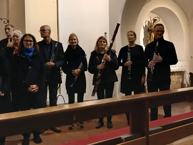 Chor, Ensemble und Texte schufen eine Atmosphäre voller Wärme und Würde. | Foto: Andrea Scheiterer