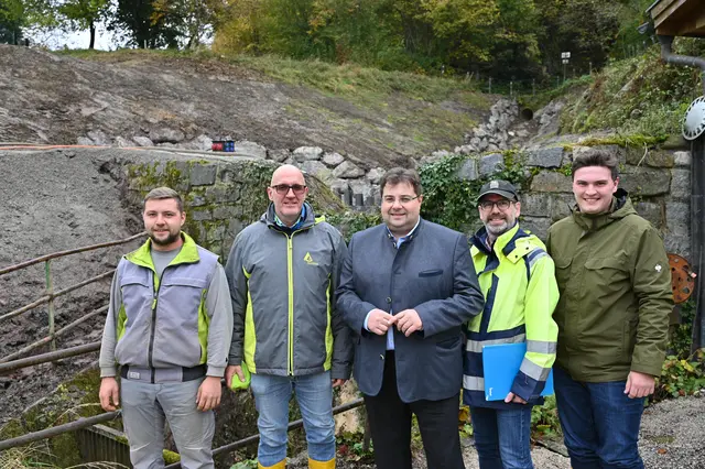 v.l.: David Stangl (die.Wildbach), Eduard Kotzmaier (die.Wildbach, Leiter Gebietsbauleitung Melk), Vizebürgermeister LAbg. Mario Wührer, Alfred Fangmeyer (Fachbereich Umwelt, Agrar, Forst) und Maximilian Böhm
(die.Wildbach) | Foto: Stadt Waidhofen/Ybbs