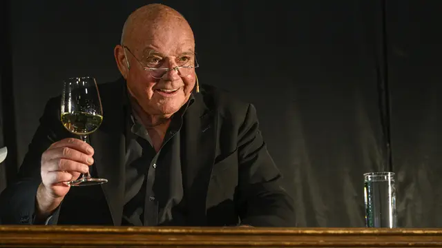 Wolfgang Böck präsentierte Texte rund um den Wein. | Foto: PVÖ Bezirk Vöcklabruck