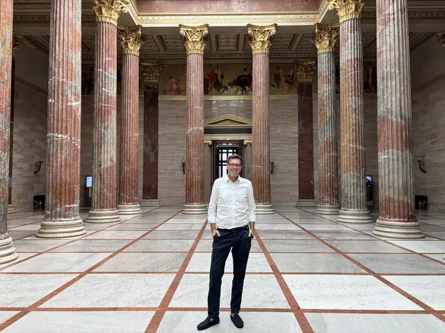 Der Nationalratsabgeordnete Heinrich Himmer ist neuer SPÖ-Bezirksparteivorsitzender in Simmering.  | Foto: Luca Arztmann/MeinBezirk