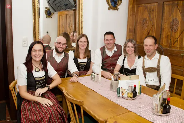 Vorstand von links: Agnes Boennecken, Rene Mairinger, Elisabeth Fankhauser (ausgeschieden), Markus Piereder, Alexandra Landrichinger und Christian Prenninger (Beirat).
 | Foto: VTG Die schneidigen Braunauer