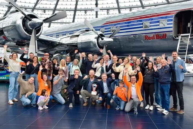 Die Sportunion St. Marienkirchen durfte mit weiteren Vereinen die Hangars 7 und 8 besuchen.  | Foto: Sportunion