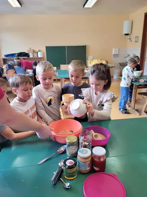 Die Bäuerinnen besuchten die Volksschülerinnen und Volksschüler in Gaming. | Foto: Simone Fallmann/Volksschule Gaming