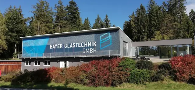 Von Kleinzell im Mühlkreis aus lieferte die Bayer Glastechnik GmbH maßgeschneiderte Glaslösungen für alle Bereiche. | Foto: Bayer Glastechnik GmbH