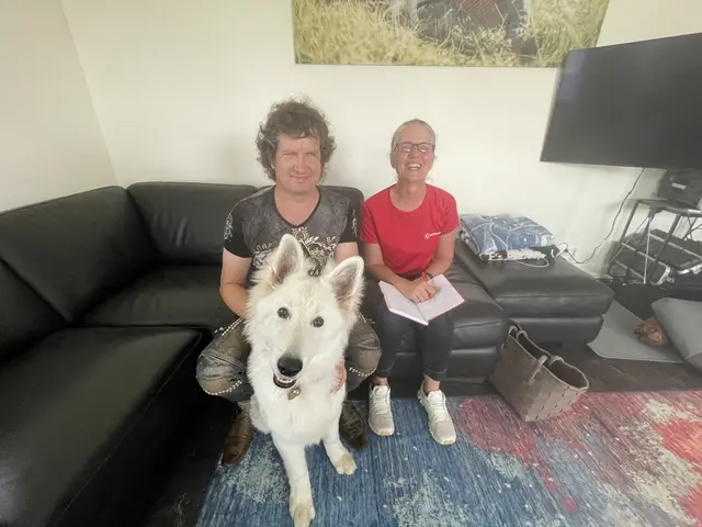 Daheim bei Wolfgang Niegelhell mit Redakteurin Waltraud Fischer | Foto: Cornelia Albrecht