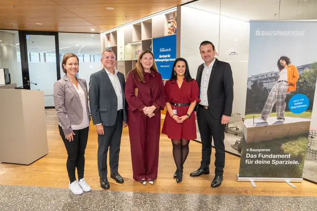 Wirtschaftstadträtin Barbara Novak (SPÖ, 2.v.r.) erhielt einen tiefen Einblick in die täglichen Aufgabengebiete des altehrwürdigen Bankhauses. | Foto: Valentina Marinelić/MeinBezirk