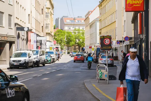 Der Bezirk Mariahilf hält am Ziel einer „zukunftsfitten Gumpendorfer Straße“ fest und will kleinere, leistbare Schritte setzen.  | Foto: Daniel Dutkowski