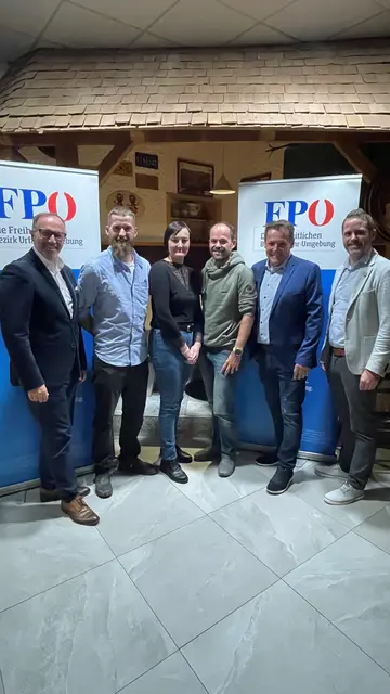 Von links: Bundesrat Günter Pröller: Gemeinderat Robert Hochreiter, Marlene Fließer, Gemeinderat Michael Blöchl, Gemeindevorstand Christian Ortner, Bezirksobmann-Stellvertreter Gemeindevorstand in Altenberg Philipp Scheibenreif | Foto: FPÖ UU