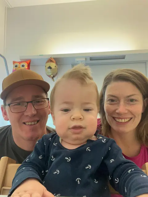 Georg und Maria Wollendorfer mit Sohn Anton im Spital. | Foto: Wollendorfer