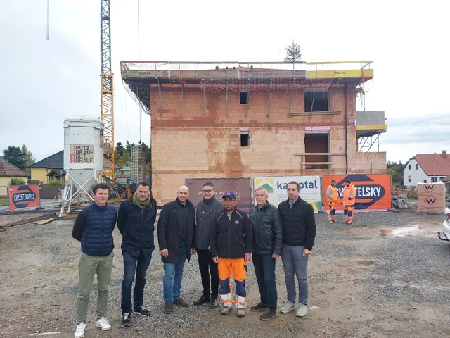 In Irnfritz, Florianigasse, feierte die "Gemeinnützige Wohnbaugesellschaft Kamptal" gemeinsam mit "Architekturbüro Neuhart" die Gleichenfeier. | Foto: Gemeinnützige Wohnbaugesellschaft Kamptal GmbH