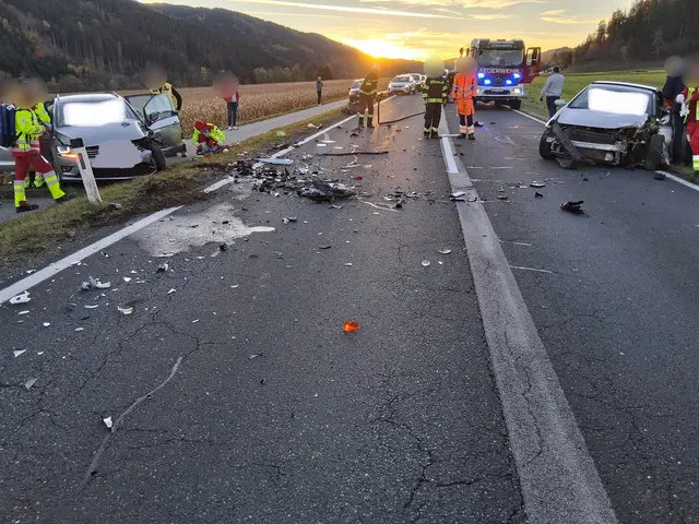 Durch den Unfall sei die Gurktal Bundesstraße für etwa eine Stunde gesperrt gewesen. | Foto: Feuerwehr Strassburg