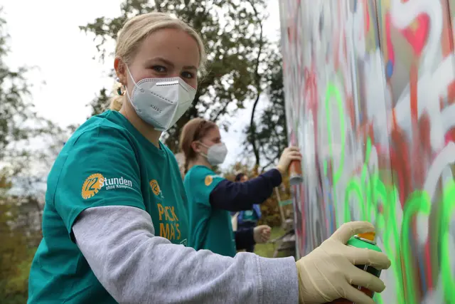 Schüler des BORG Schärding bei der Aktion "72 Stunden ohne Kompromiss", die heuer von 22. bis 25. Oktober 2025 stattgefunden hat.  | Foto: yC